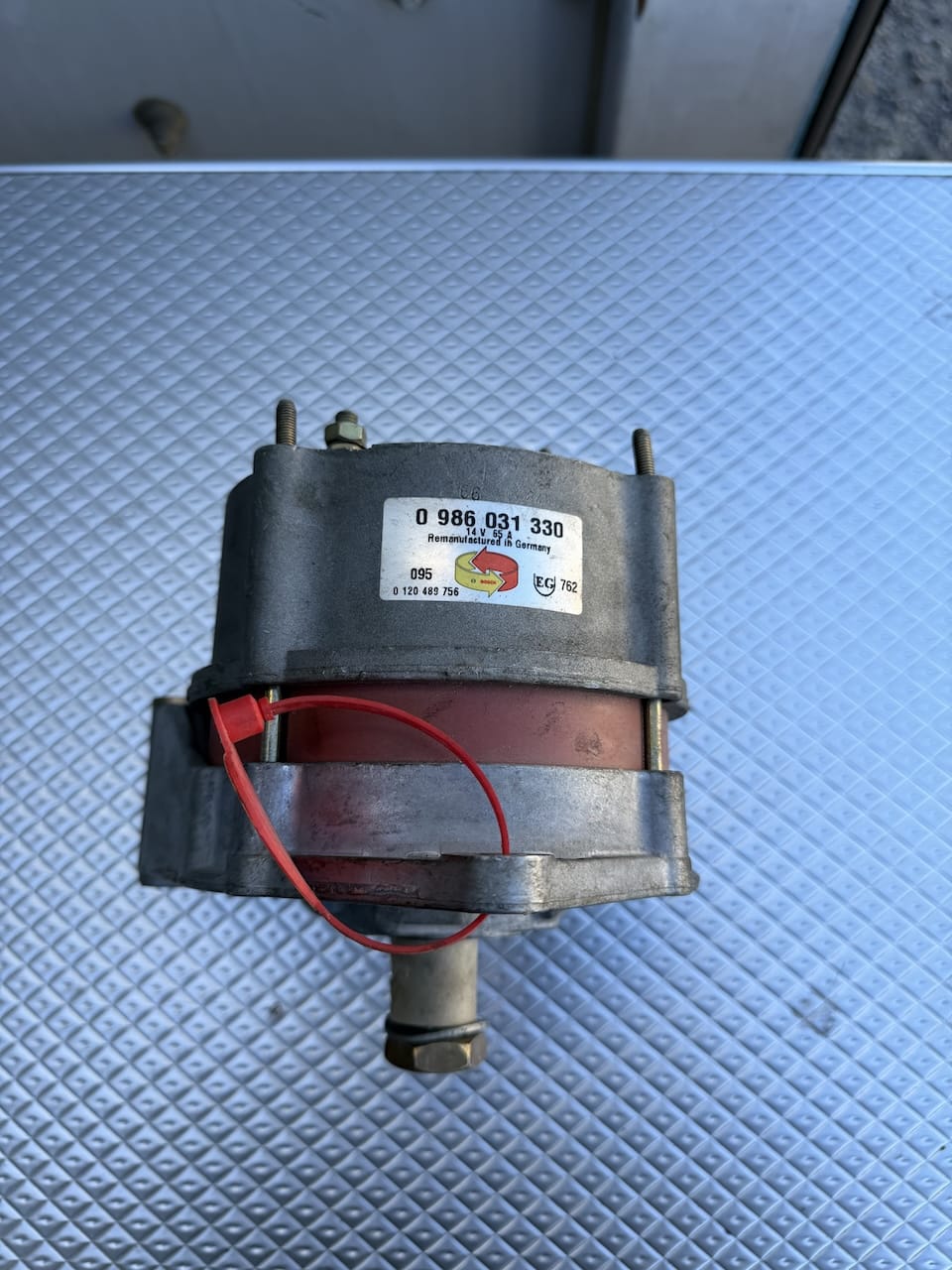 Alternateur BOSH 0986031330. 145V 65amp (1) Alternateur BOSH 0986031330. 145V 65amp (1)