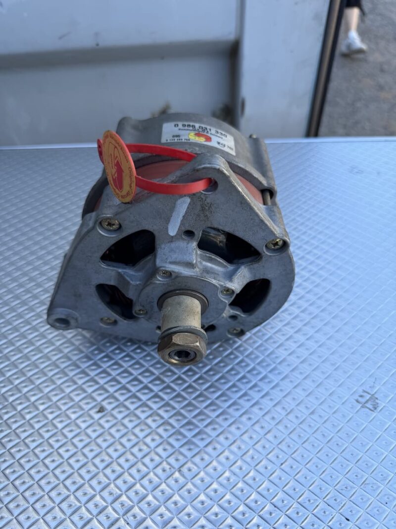 Alternateur BOSH 0986031330. 145V 65amp (2)