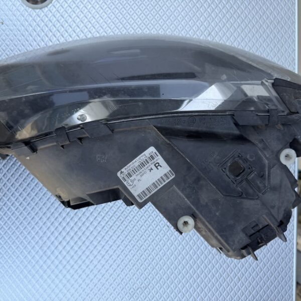 Phare droit Audi 03301201202-2