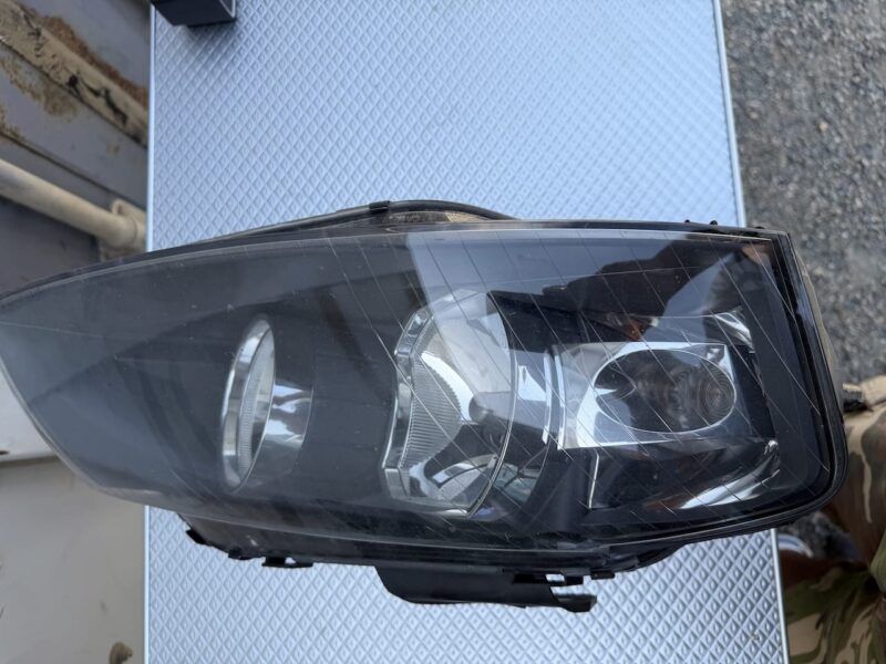 Phare droit Audi 03301201202-4
